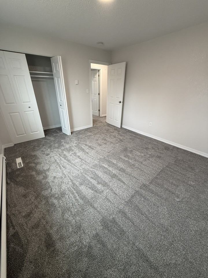 6233 43rd St Sw #1 - Photo 6 of 23