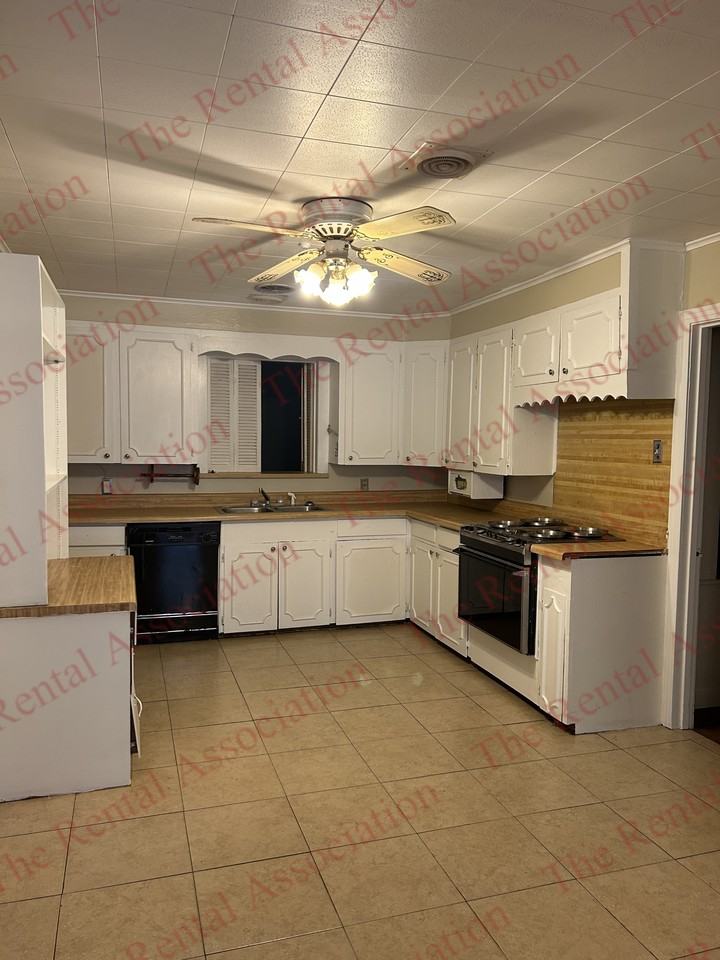 3901 Blanks St #1 - Photo 5 of 31