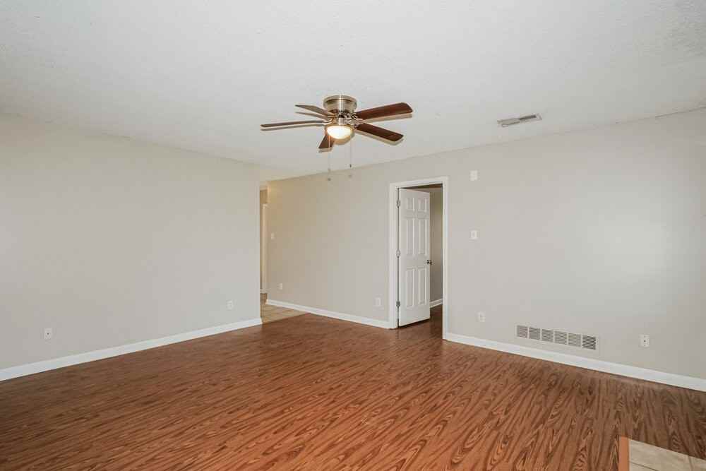 1118 Greenwich Dr - Photo 6 of 17