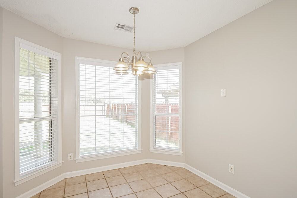 1118 Greenwich Dr - Photo 7 of 17