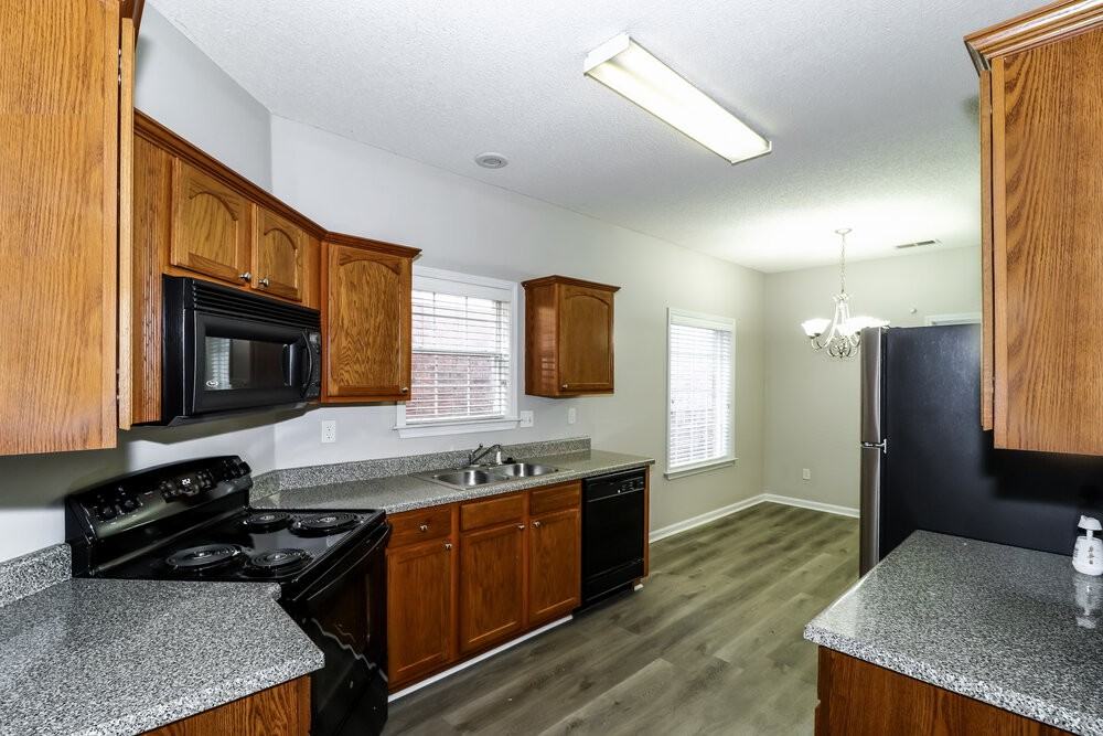 9134 Cinderhill Cv E - Photo 7 of 16