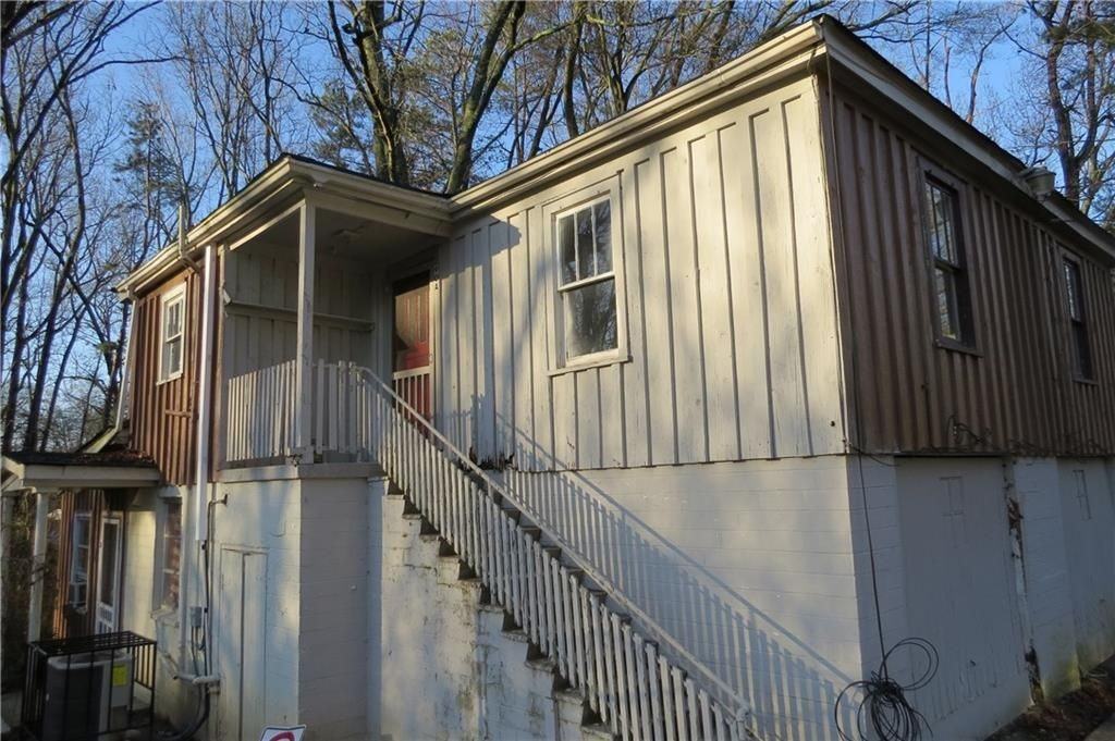 290 Henry St Se #A - Photo 2 of 10