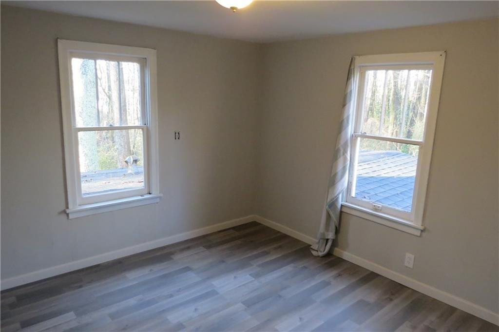 290 Henry St Se #A - Photo 7 of 10