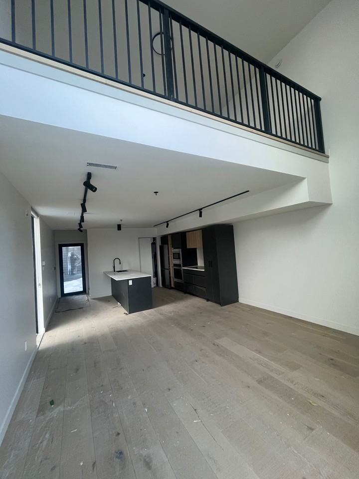 238 6-238 Wellington Crescent #6 - Photo 3 of 10