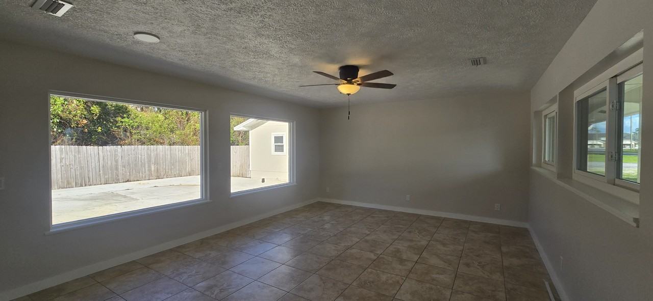 802 W 17th St #1 - Photo 3 of 17