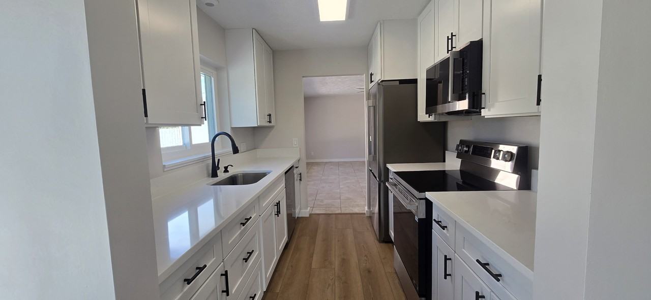 802 W 17th St #1 - Photo 4 of 17