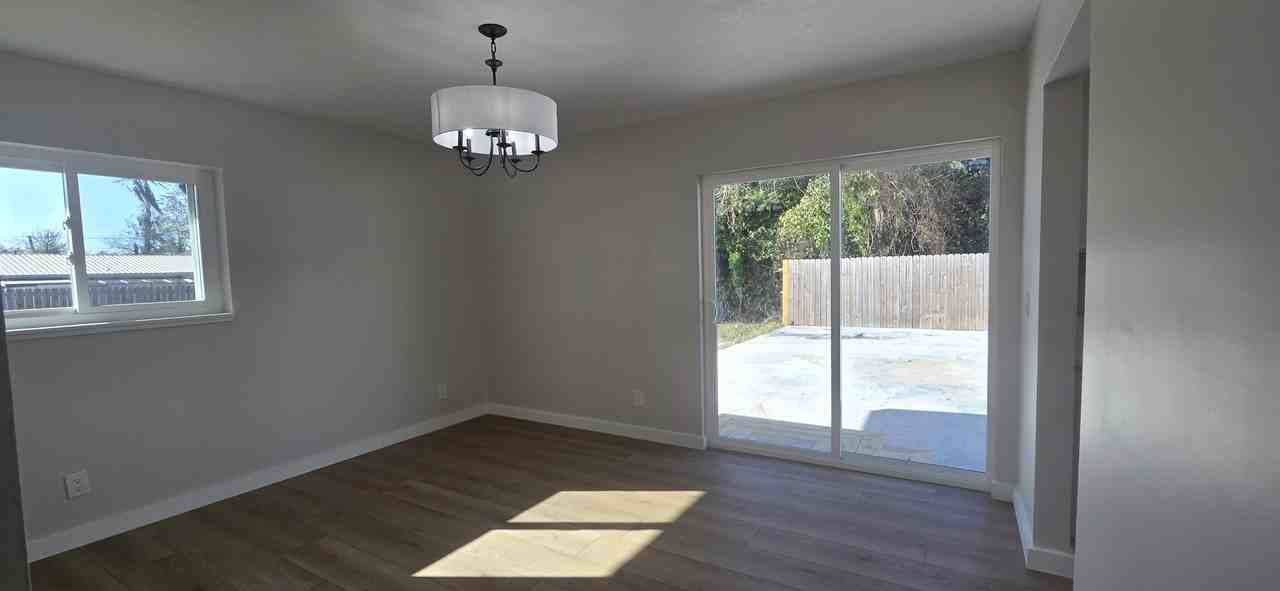 802 W 17th St #1 - Photo 5 of 17