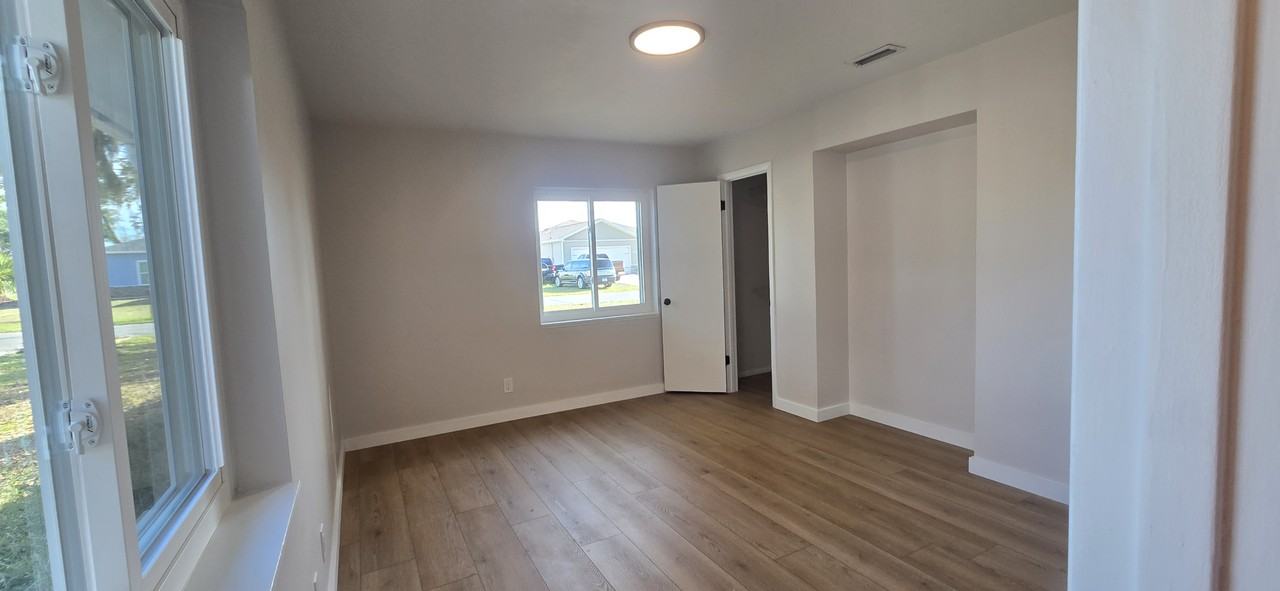 802 W 17th St #1 - Photo 6 of 17