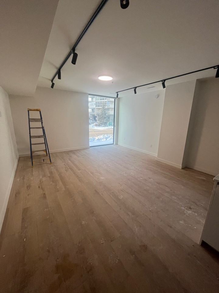 238 1-238 Wellington Crescent #1 - Photo 3 of 11