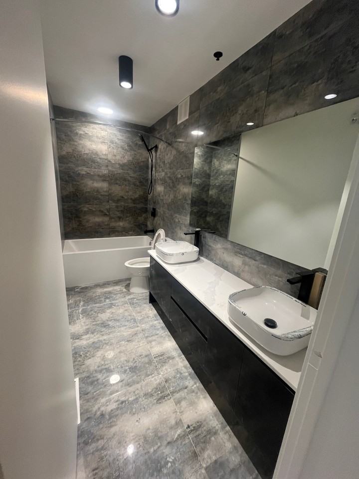 238 1-238 Wellington Crescent #1 - Photo 4 of 11