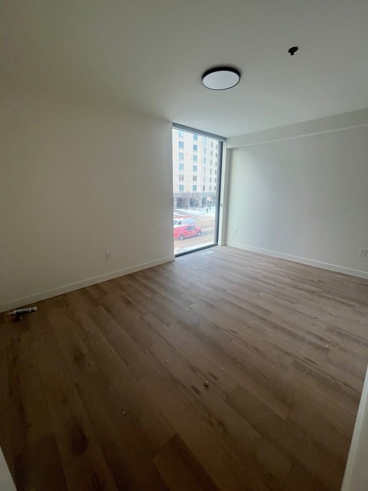 238 1-238 Wellington Crescent #1 - Photo 5 of 11