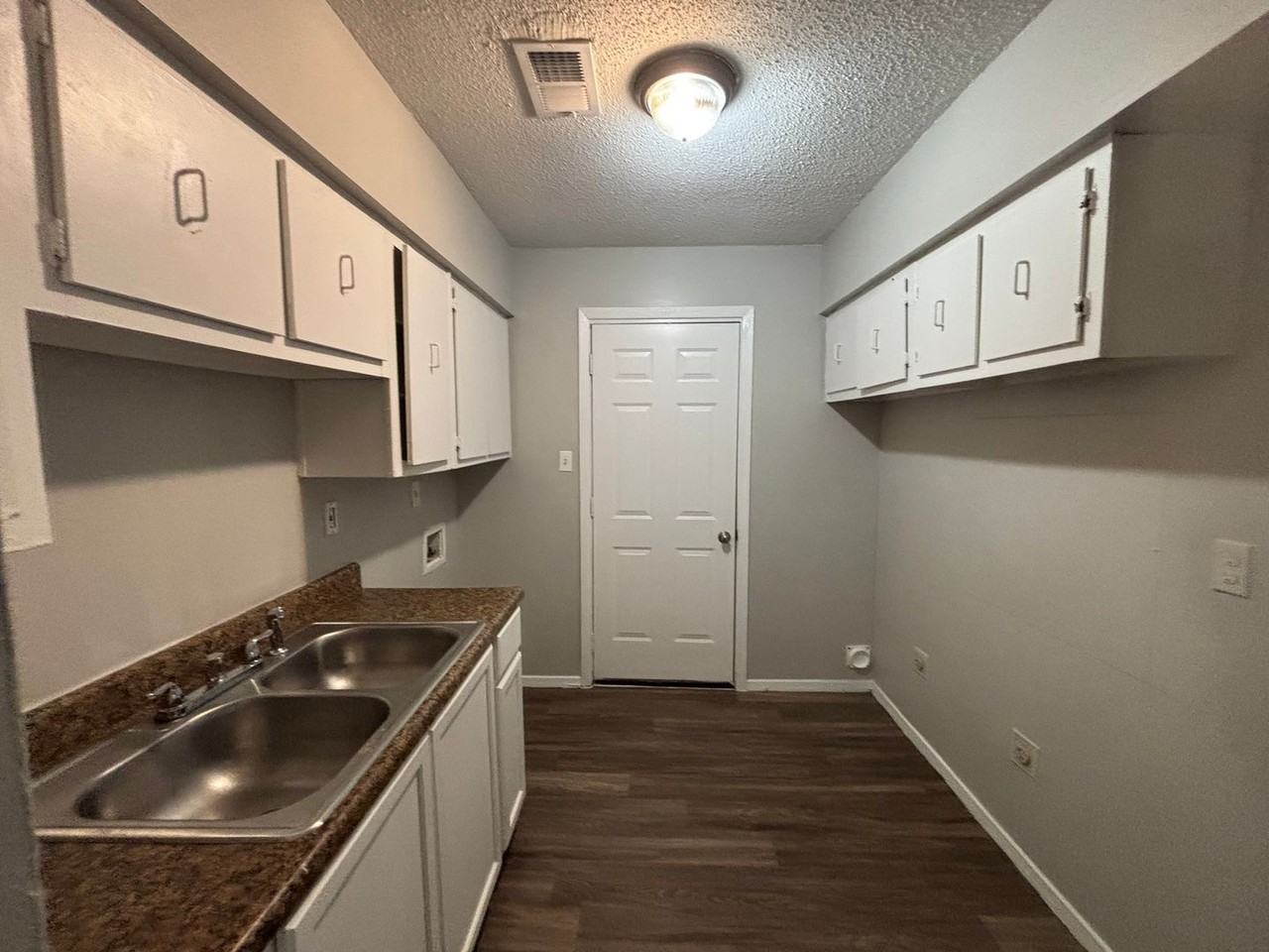 1423 Todds Creek Cv - Photo 3 of 13