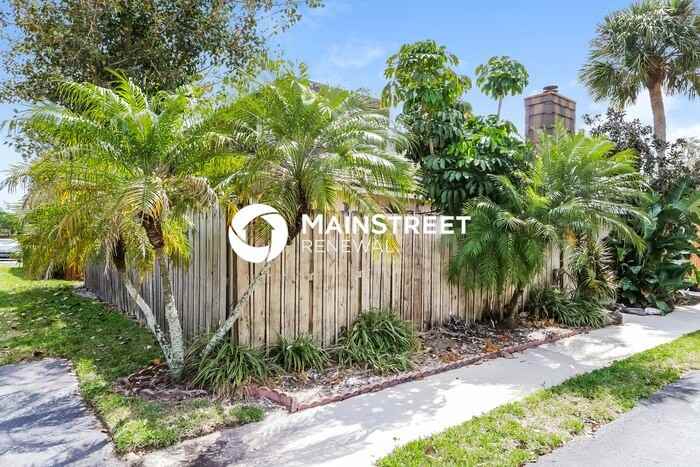 4120 Palm Bay Cir - Photo 2 of 18