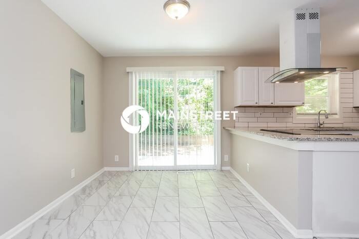 6033 Hillandale Dr - Photo 4 of 18