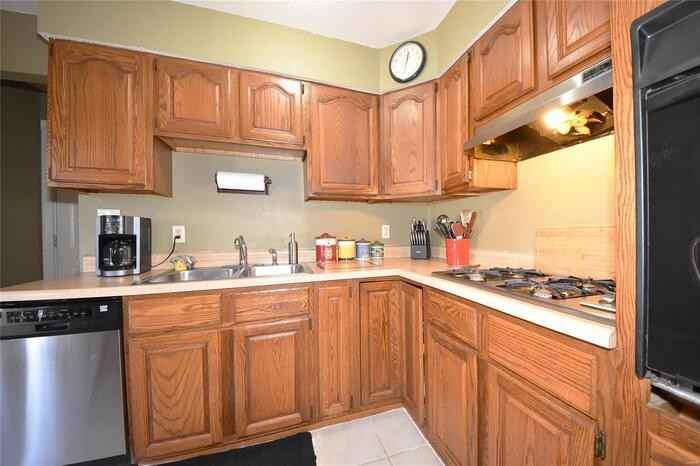 1605 Aspen Dr - Photo 4 of 32