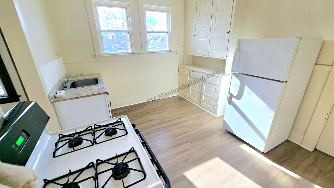 330 Hess Ave #2 - Photo 4 of 10