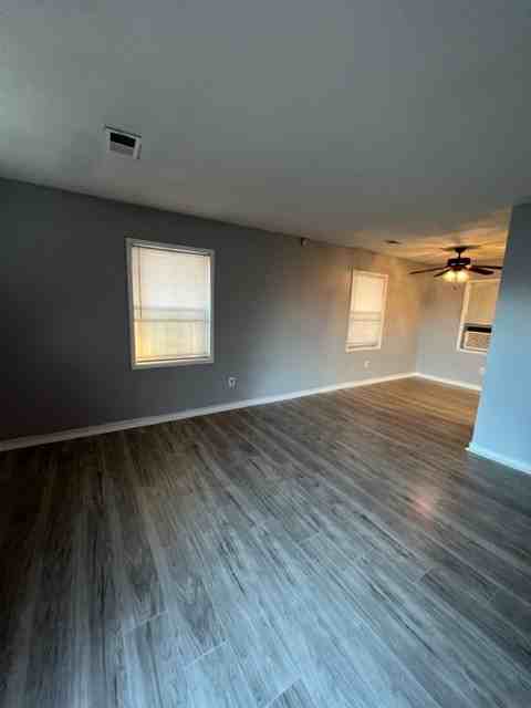 2527 Judson St - Photo 2 of 9