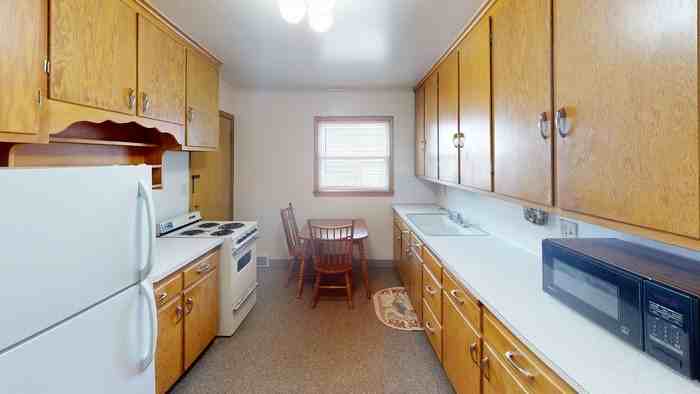 218 N 12th St #4 - Photo 3 of 12