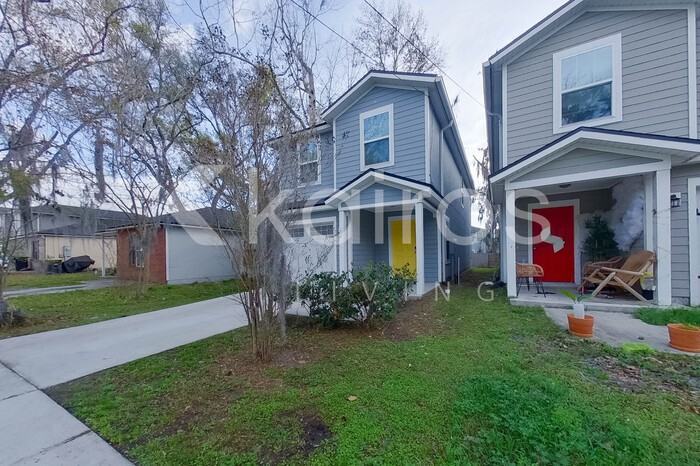 1349 Mull St - Photo 4 of 27