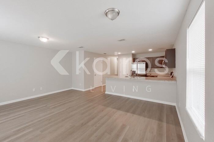 1349 Mull St - Photo 7 of 27