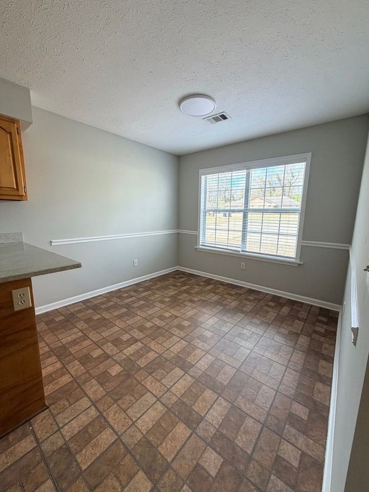 199 Padgett Ct - Photo 3 of 11