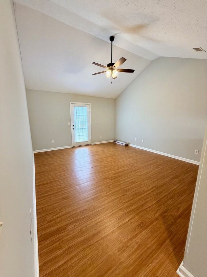 199 Padgett Ct - Photo 5 of 11