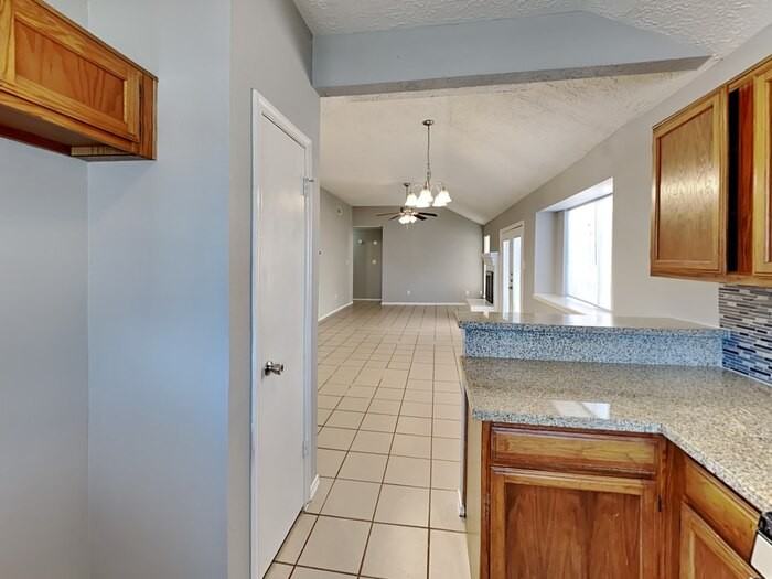 5110 Fox Hollow Blvd - Photo 4 of 17