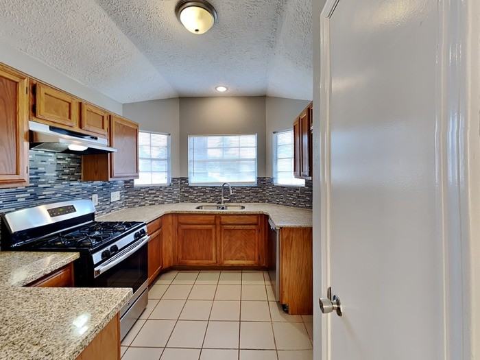 5110 Fox Hollow Blvd - Photo 5 of 17