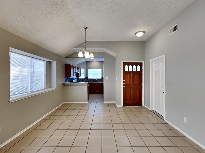 5110 Fox Hollow Blvd - Photo 6 of 17