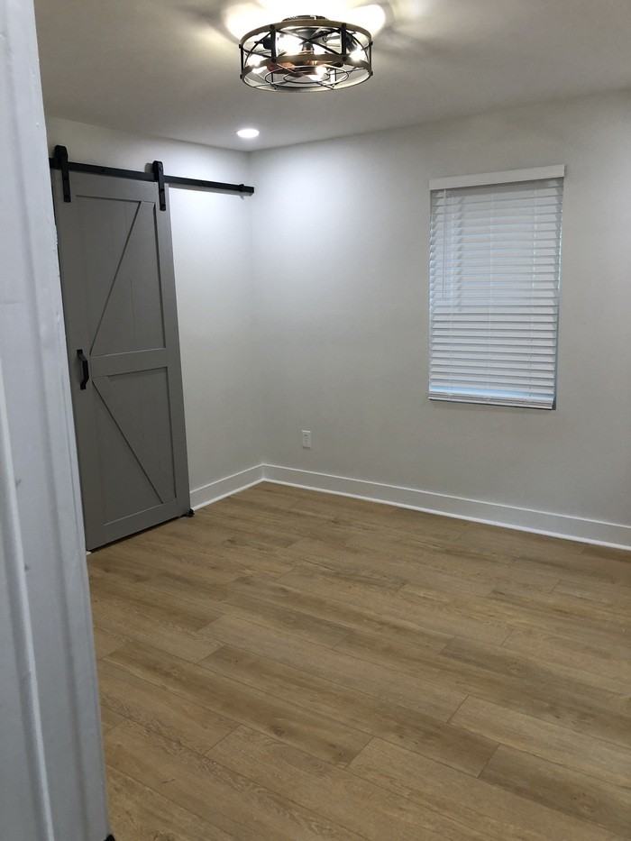 1096 Ferndale St - Photo 4 of 13