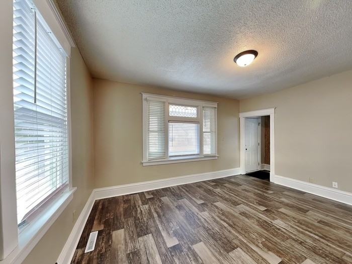 437 4th Ave S - Photo 3 of 21