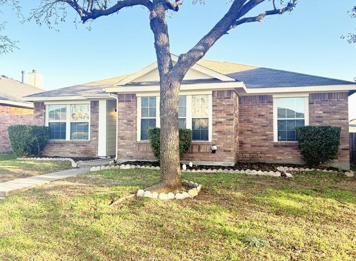 2237 Midbury Dr - Photo 2 of 9