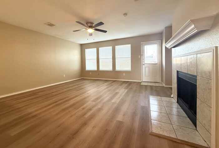 2237 Midbury Dr - Photo 3 of 9