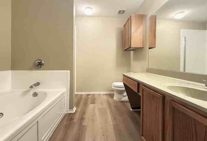 2237 Midbury Dr - Photo 6 of 9