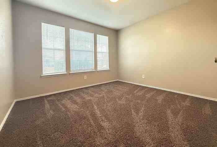 2237 Midbury Dr - Photo 7 of 9