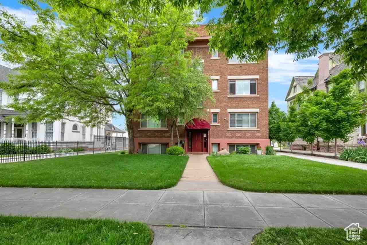 Jefferson Avenue Apartments - Photo 2 of 12