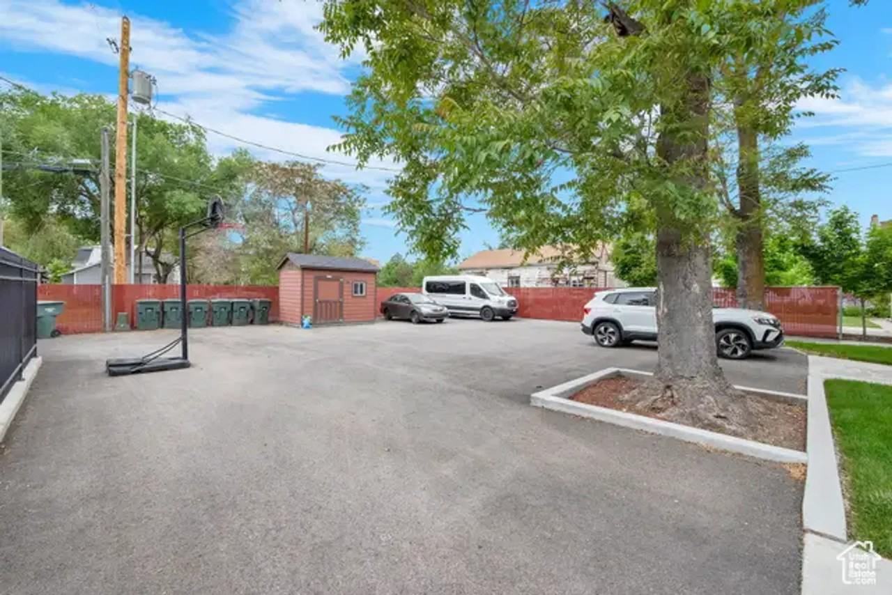 Jefferson Avenue Apartments - Photo 4 of 12