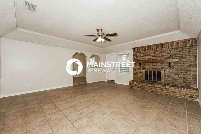 2025 Schumac Ln - Photo 5 of 18