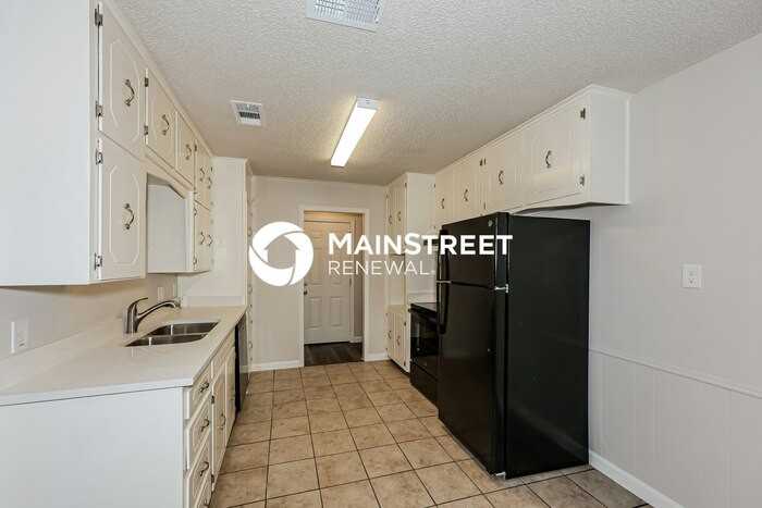 2025 Schumac Ln - Photo 7 of 18