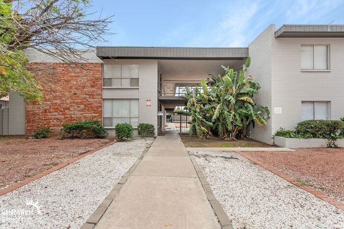 2041 W Berridge Ln #10 - Photo 3 of 20