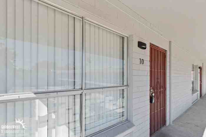 2041 W Berridge Ln #10 - Photo 5 of 20