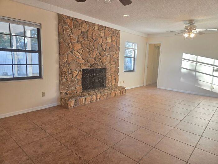 2900 N Mills Ave - Photo 3 of 20