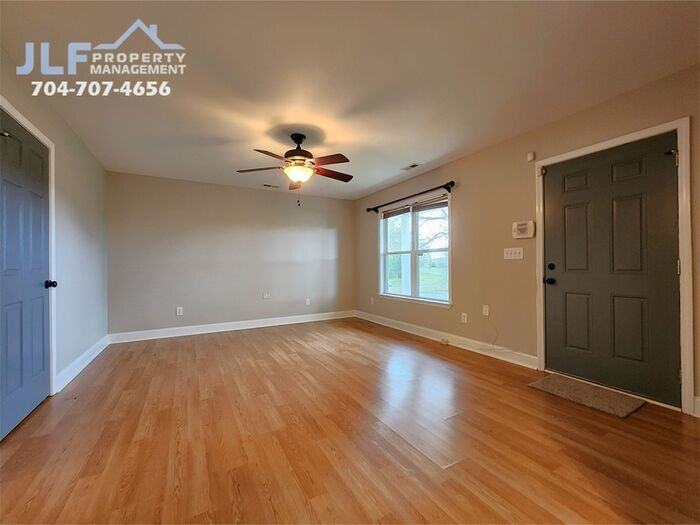 1607 Parkdale Ave - Photo 2 of 20