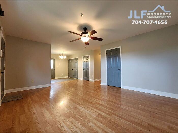 1607 Parkdale Ave - Photo 3 of 20