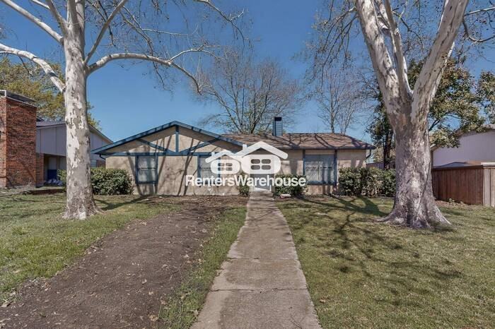 2605 Royal Oaks Dr - Photo 2 of 36