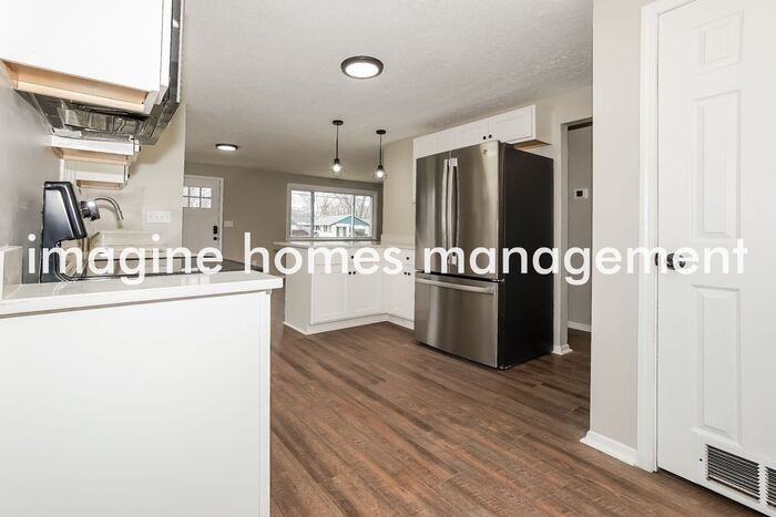 4851 Robinwood Dr - Photo 6 of 13