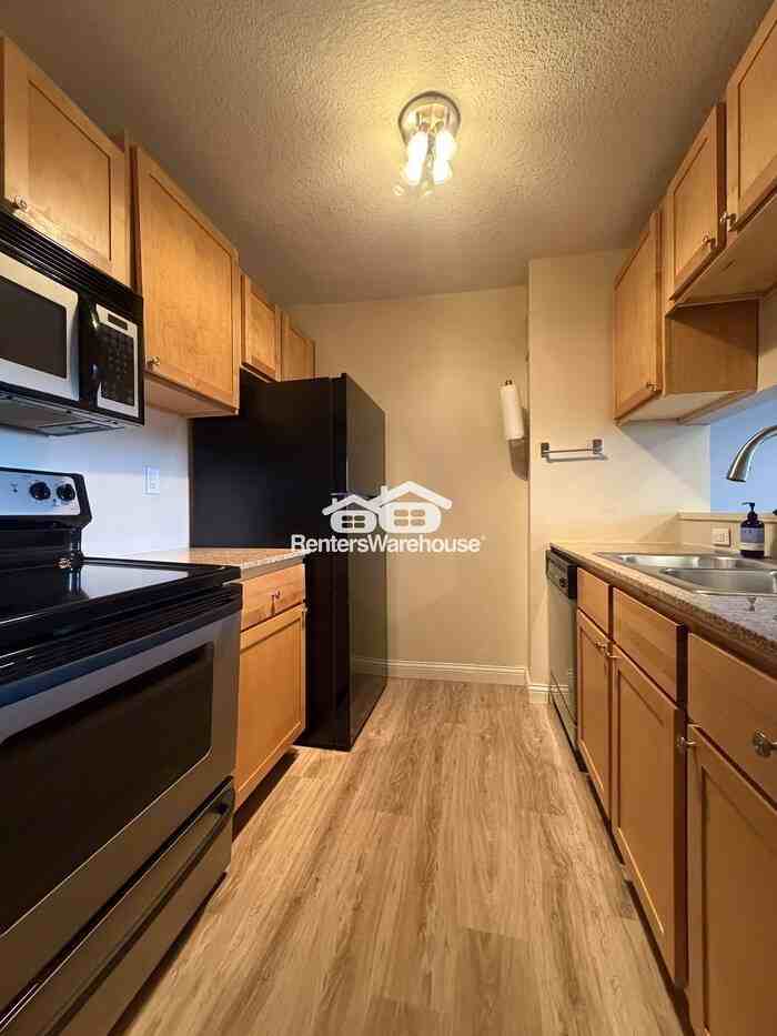 1181 Edgcumbe Rd #404 - Photo 2 of 14