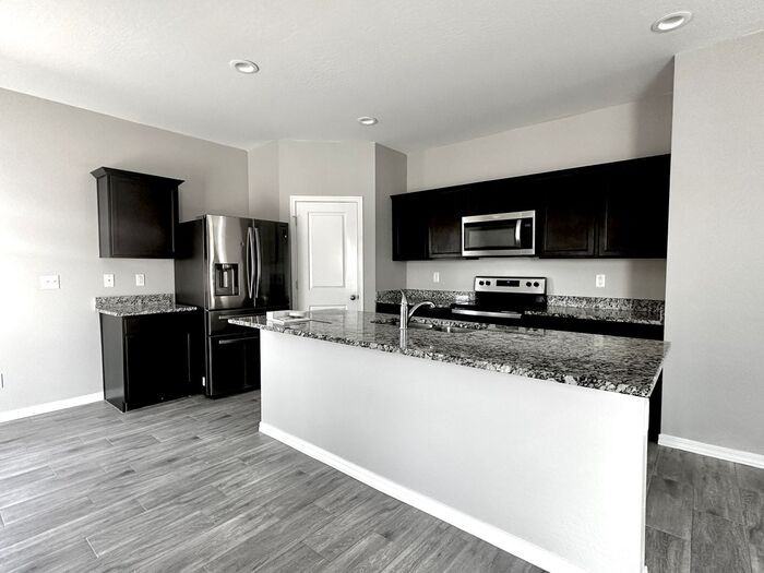 321 S Verdad Ln - Photo 5 of 46