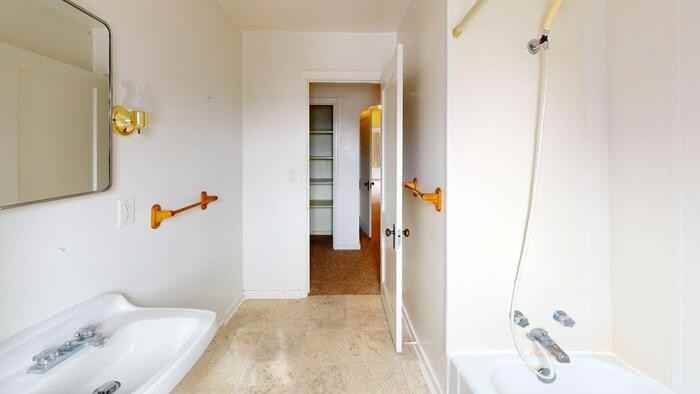 1119 E Thayer Ave #6 - Photo 3 of 8