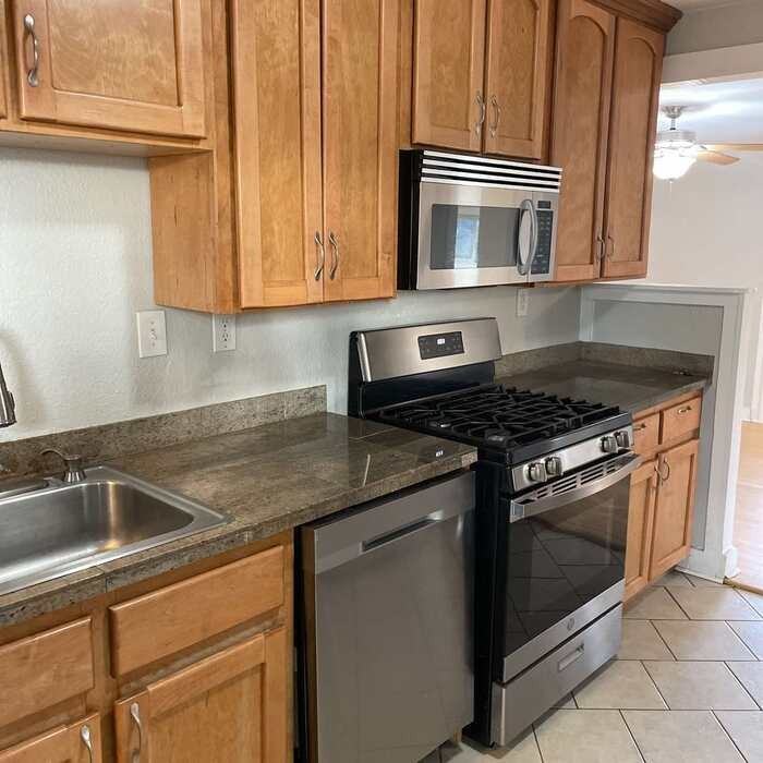 4301 S Lincoln St - Photo 6 of 17